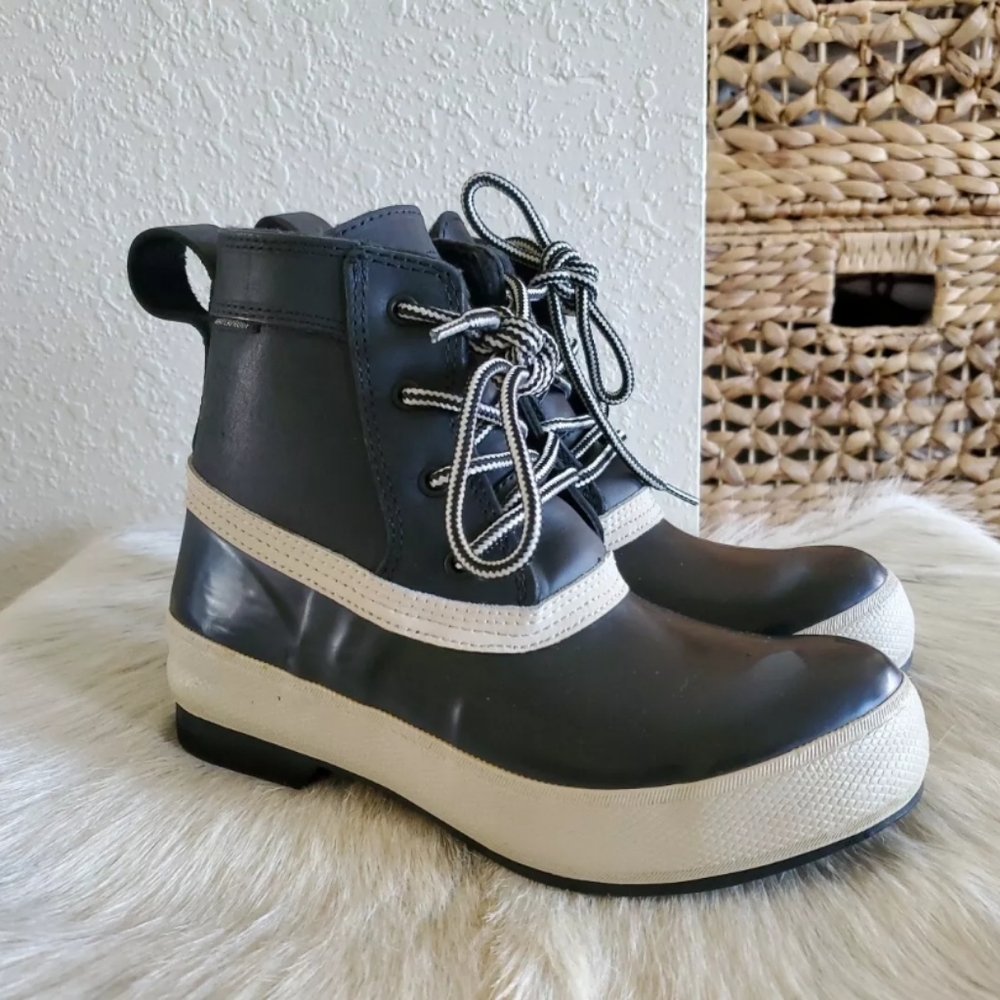 Xtratuf Women's 6 Inch Legacy Lace Boot - Black Waterproof nwob  Size 6